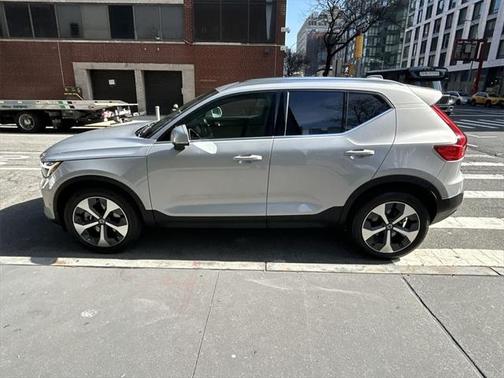 2023 Volvo XC40 B5 Plus Bright Theme