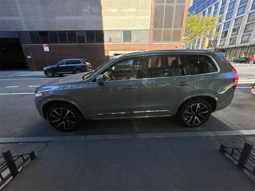 2024 Volvo XC90 B6 Ultimate Bright Theme 6-Seater