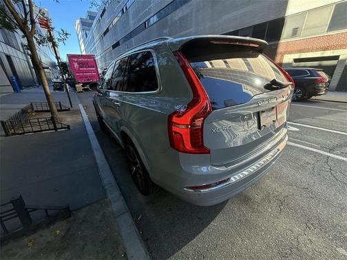 2024 Volvo XC90 B6 Ultimate Bright Theme 6-Seater