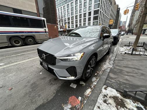 2025 Volvo XC60 B5 Plus