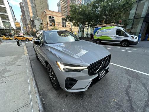 2025 Volvo XC60 B5 Core