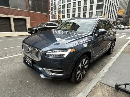 2025 Volvo XC90 Plug-In Hybrid T8 Ultra 7-Seater