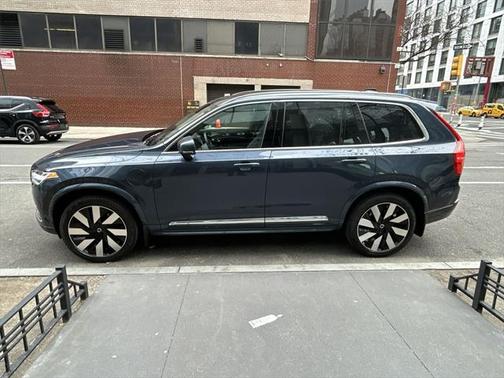 2025 Volvo XC90 Plug-In Hybrid T8 Ultra 7-Seater