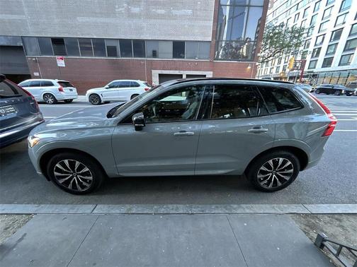 2024 Volvo XC60 B5 Core Dark Theme