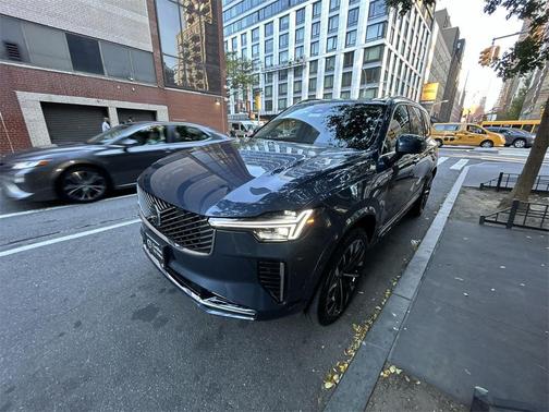 2025 Volvo XC90 B5 Plus 7-Seater