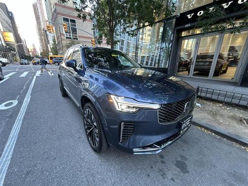2025 Volvo XC90 B5 Plus 7-Seater