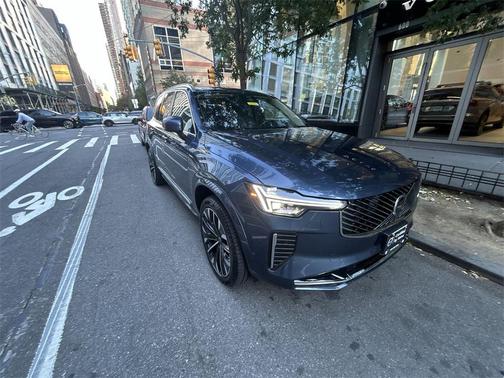 2025 Volvo XC90 B5 Plus 7-Seater
