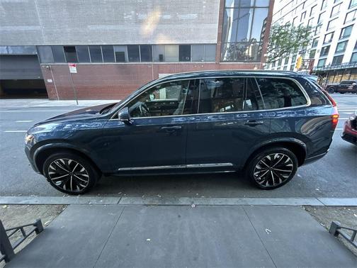 2025 Volvo XC90 B5 Plus 7-Seater