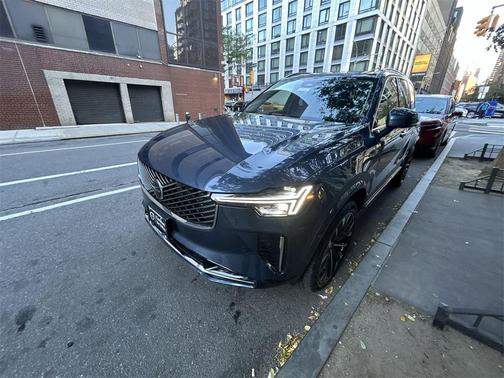2025 Volvo XC90 B5 Plus 7-Seater