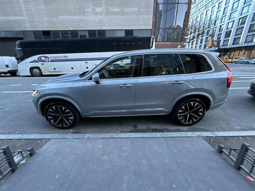 2025 Volvo XC90 B6 Plus 7-Seater