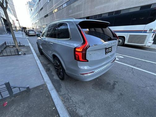 2025 Volvo XC90 B6 Plus 7-Seater