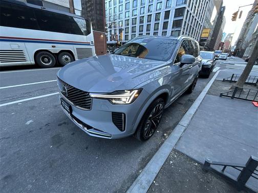 2025 Volvo XC90 B6 Plus 7-Seater