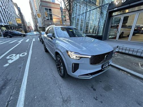 2025 Volvo XC90 B6 Plus 7-Seater