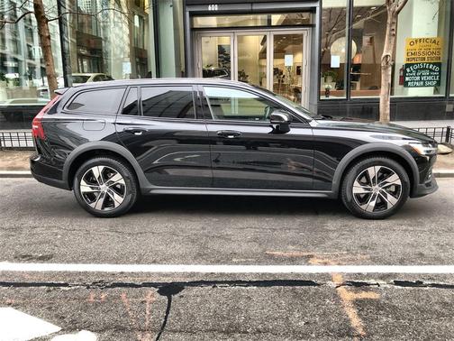 2023 Volvo V60 Cross Country B5 Plus