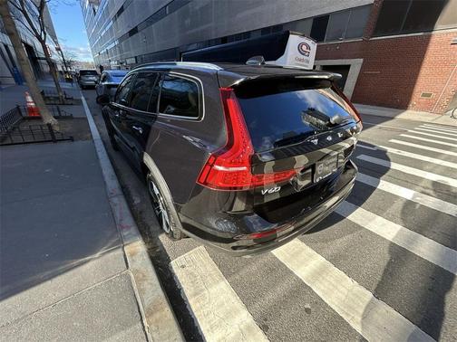 2023 Volvo V60 Cross Country B5 Plus