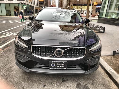 2023 Volvo V60 Cross Country B5 Plus