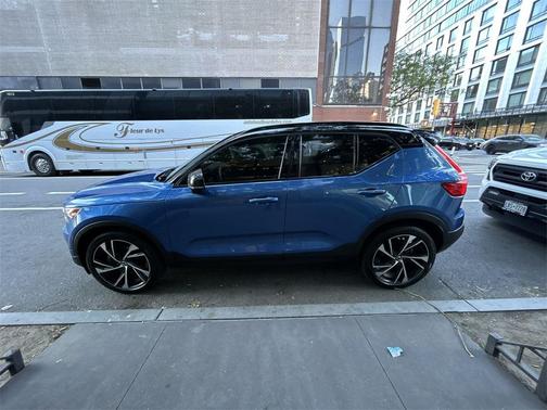 2021 Volvo XC40 T5 R-Design