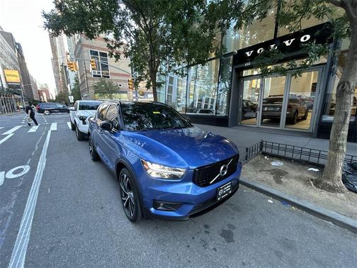 2021 Volvo XC40 T5 R-Design