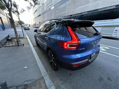 2021 Volvo XC40 T5 R-Design