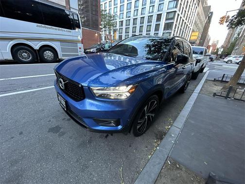 2021 Volvo XC40 T5 R-Design
