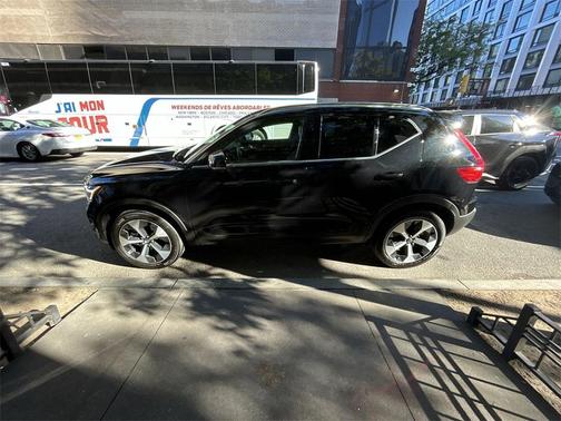 2025 Volvo XC40 B5 Plus Bright Theme