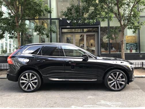 2023 Volvo XC60 Recharge Plug-In Hybrid T8 Ultimate Bright Theme
