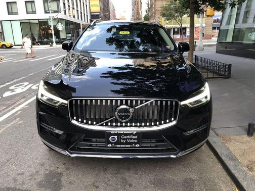 2023 Volvo XC60 Recharge Plug-In Hybrid T8 Ultimate Bright Theme