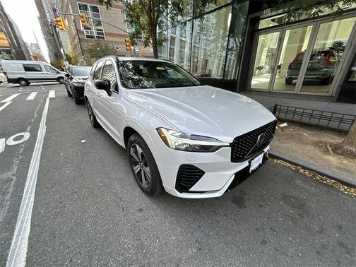 2025 Volvo XC60 Plug-In Hybrid T8 Core