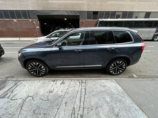 2025 Volvo XC90 B6 Plus 7-Seater