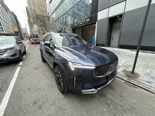 2025 Volvo XC90 B6 Plus 7-Seater