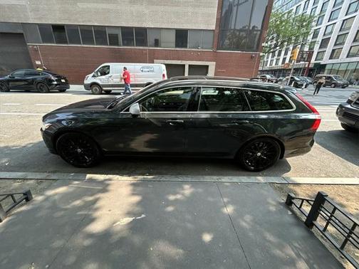 2018 Volvo V90 T6 R-Design