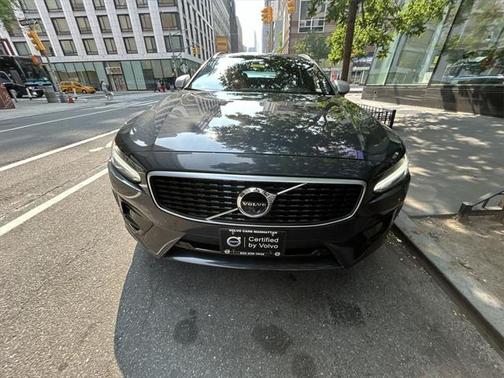 2018 Volvo V90 T6 R-Design