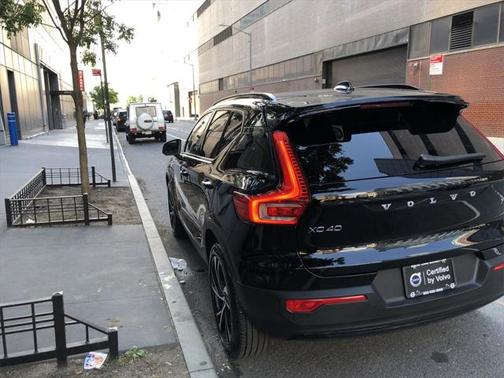 2022 Volvo XC40 T5 R-Design
