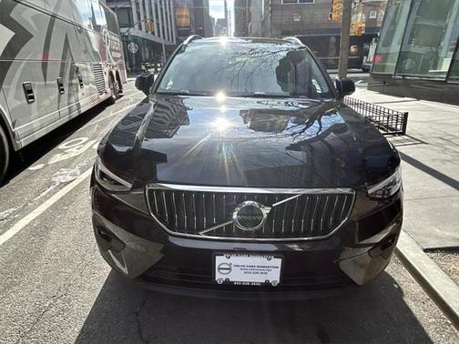 2025 Volvo XC40 B5 Plus Bright Theme