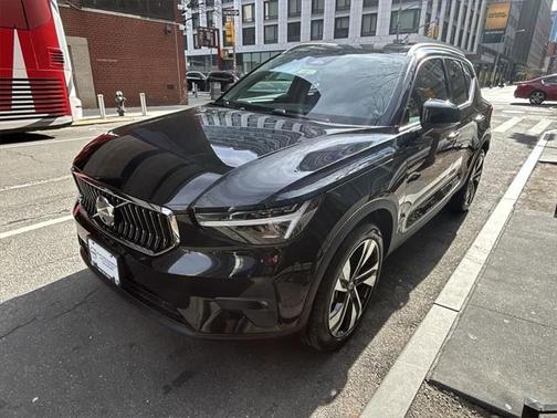 2025 Volvo XC40 B5 Plus Bright Theme