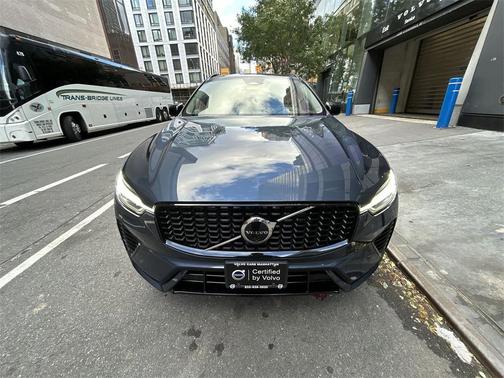 2024 Volvo XC60 B5 Plus Dark Theme