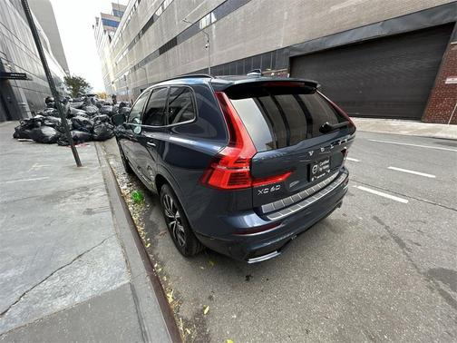 2024 Volvo XC60 B5 Plus Dark Theme