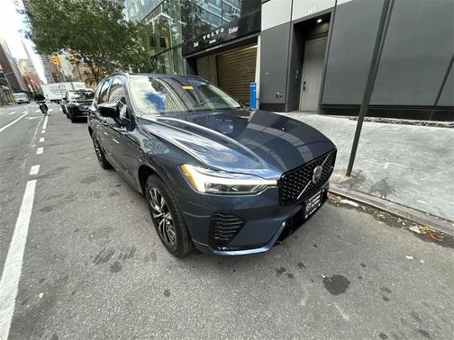 2024 Volvo XC60 B5 Plus Dark Theme