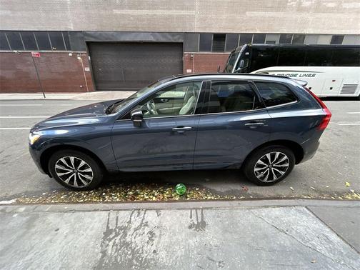 2024 Volvo XC60 B5 Plus Dark Theme