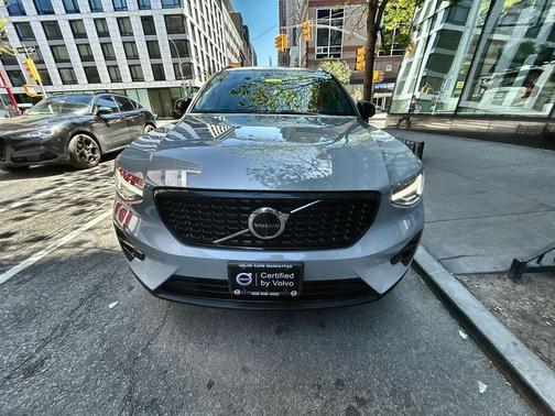 Vapour Grey Metallic 2025 Volvo XC40 B5 Plus Dark Theme
