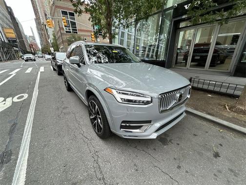 2024 Volvo XC90 B5 Plus Bright Theme