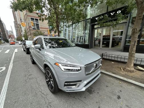 2024 Volvo XC90 B5 Plus Bright Theme