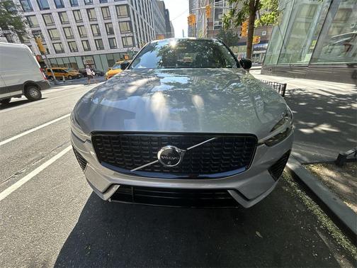 2025 Volvo XC60 Plus