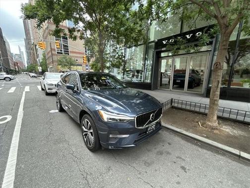 2022 Volvo XC60 B5 Momentum