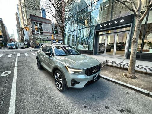 Sage Green Metallic 2023 Volvo XC40 B5 Plus Dark Theme