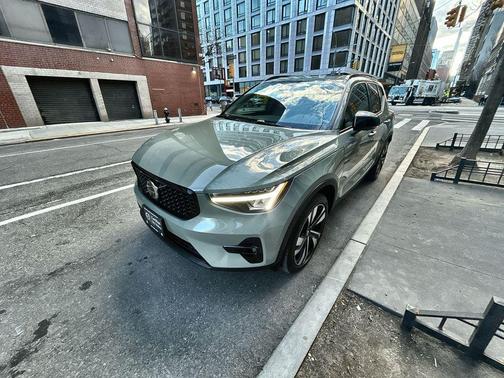 Sage Green Metallic 2023 Volvo XC40 B5 Plus Dark Theme