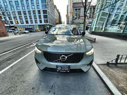 Sage Green Metallic 2023 Volvo XC40 B5 Plus Dark Theme