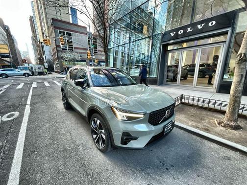 Sage Green Metallic 2023 Volvo XC40 B5 Plus Dark Theme