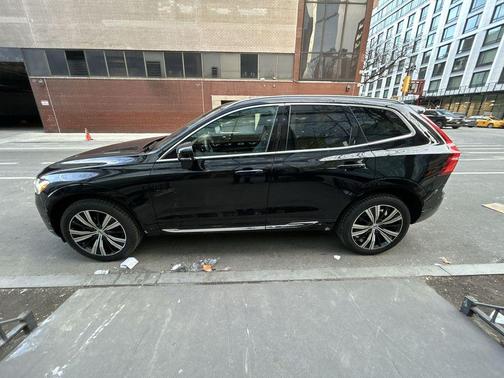 2023 Volvo XC60 B5 Plus Bright Theme