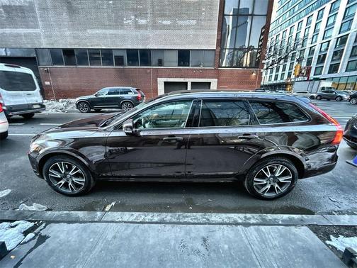2017 Volvo V90 Cross Country T6